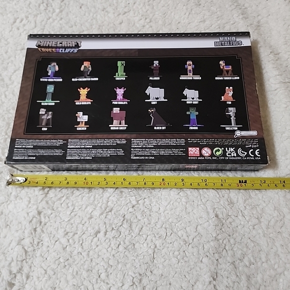 Minecraft Caves and Cliffs 1.65" 18-Pack Series 8 Die-cast Figures - Picture 2 of 5